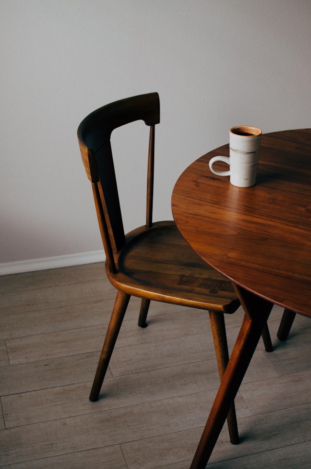 Kaffetasse, noch etwas enfernt vom Kipppunkt